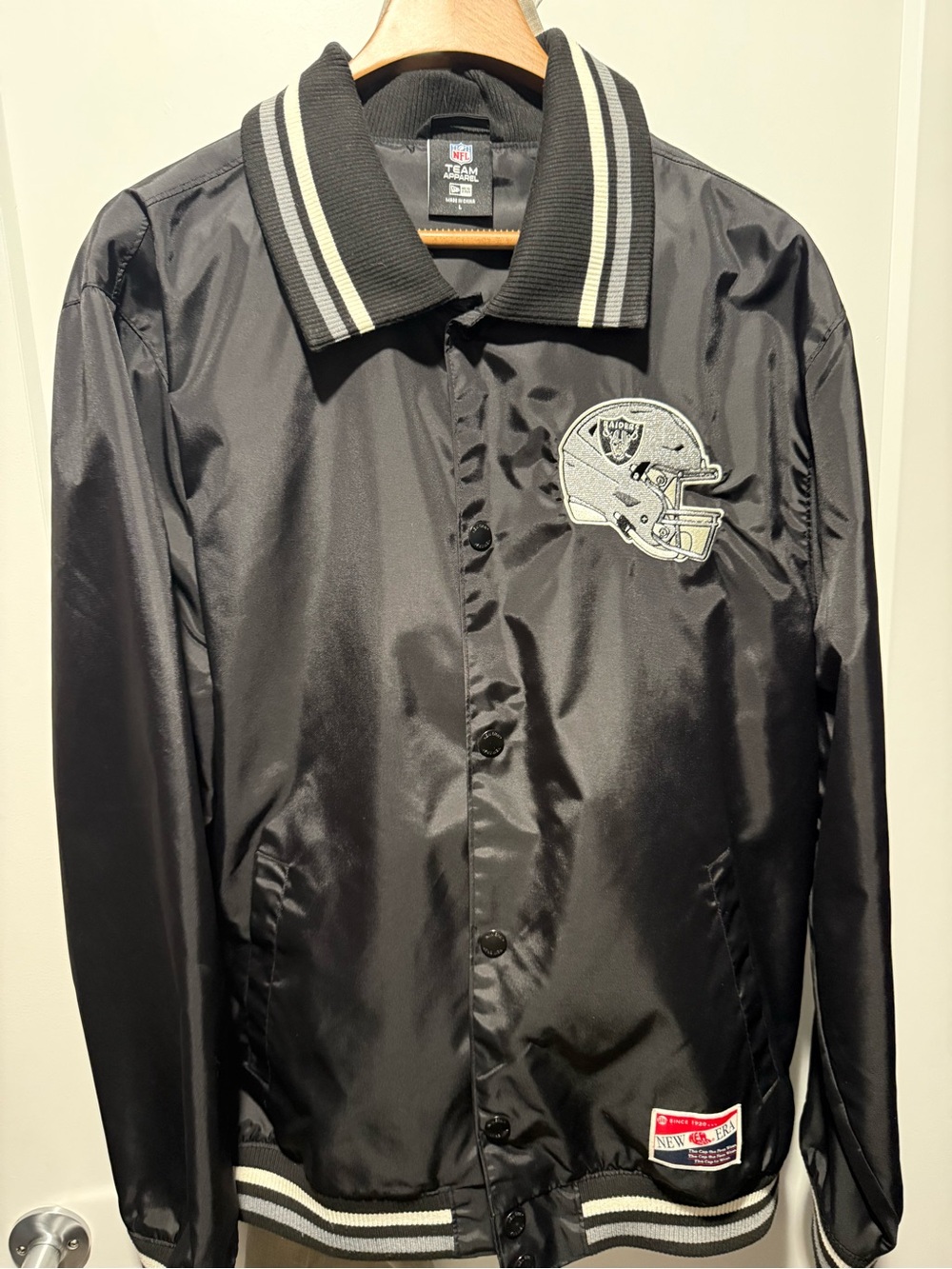 NFL Las Vegas Raiders Black Bomber Jacket size large men